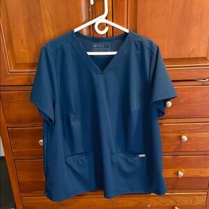 Figs Deep Reef Casma top in women’s 3xl.